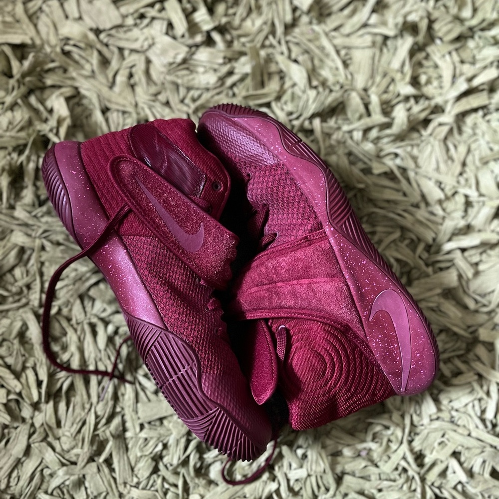 Nike Kyrie 2 Velvet! 9/10 condition. Grip still perfect